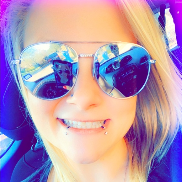 Meet your Posher, Brianna - Picture 1 of 1